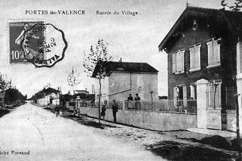 L'entrée sud du village