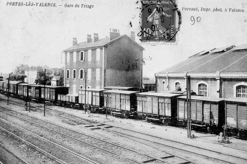 La gare avec la rotonde à droite