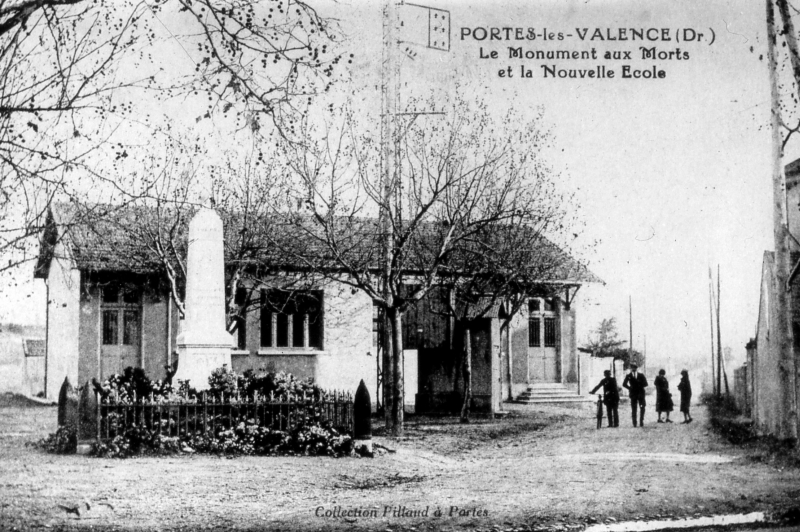 La mairie et le monument aux morts