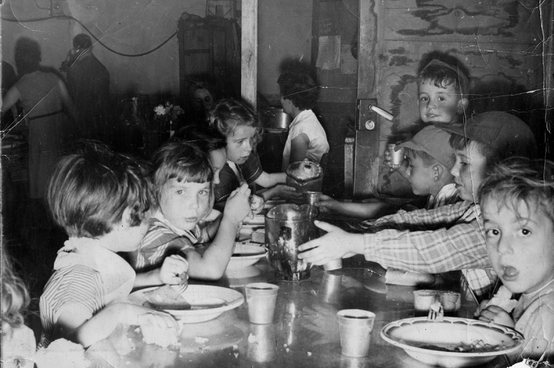 Cantine dans des baraquements