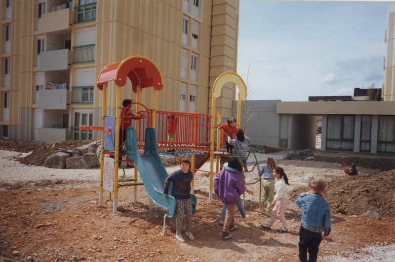 Travaux d'installation de jeux enfant à la Chaffine