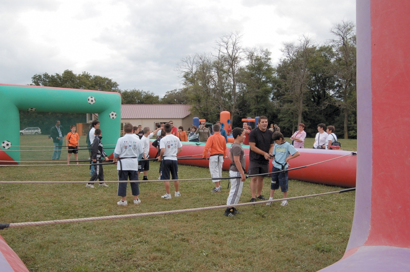 Baby foot humain avec le comité de jumelage