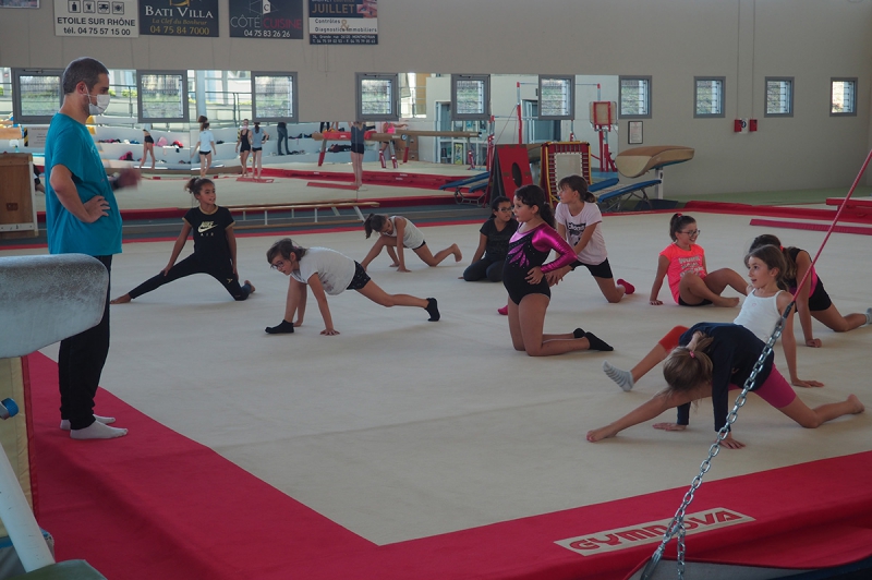 Au club de gymnastique